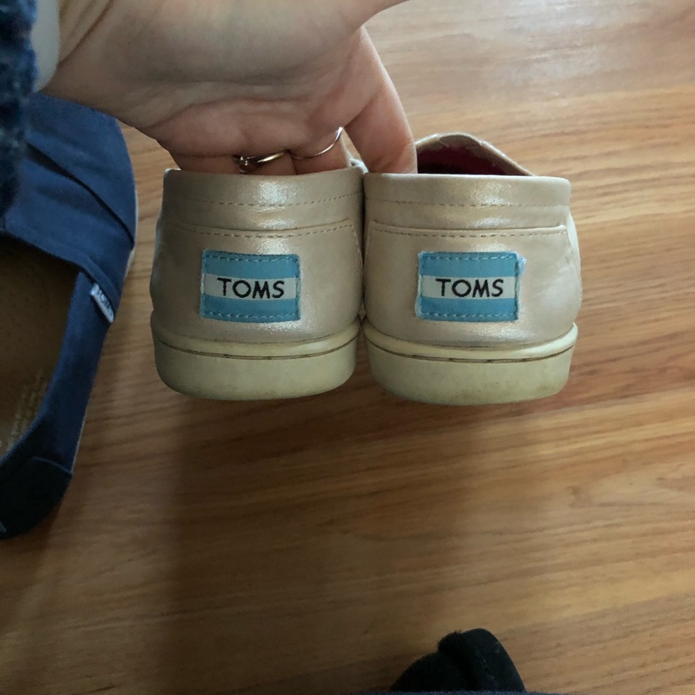 TOMS bundle - Picture 3 of 5